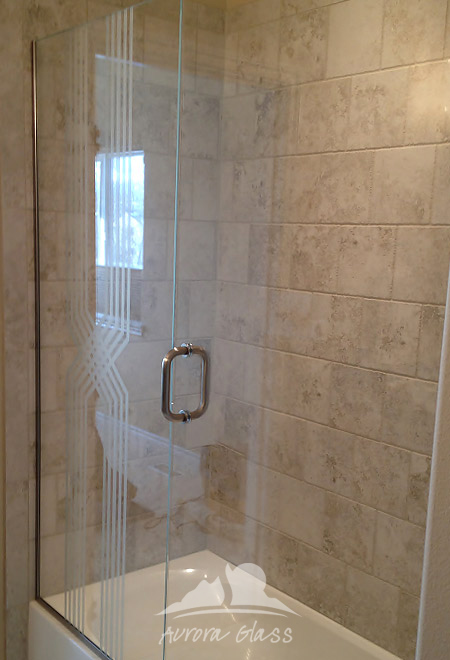 Tub Encloser with Etched Glass Pattern